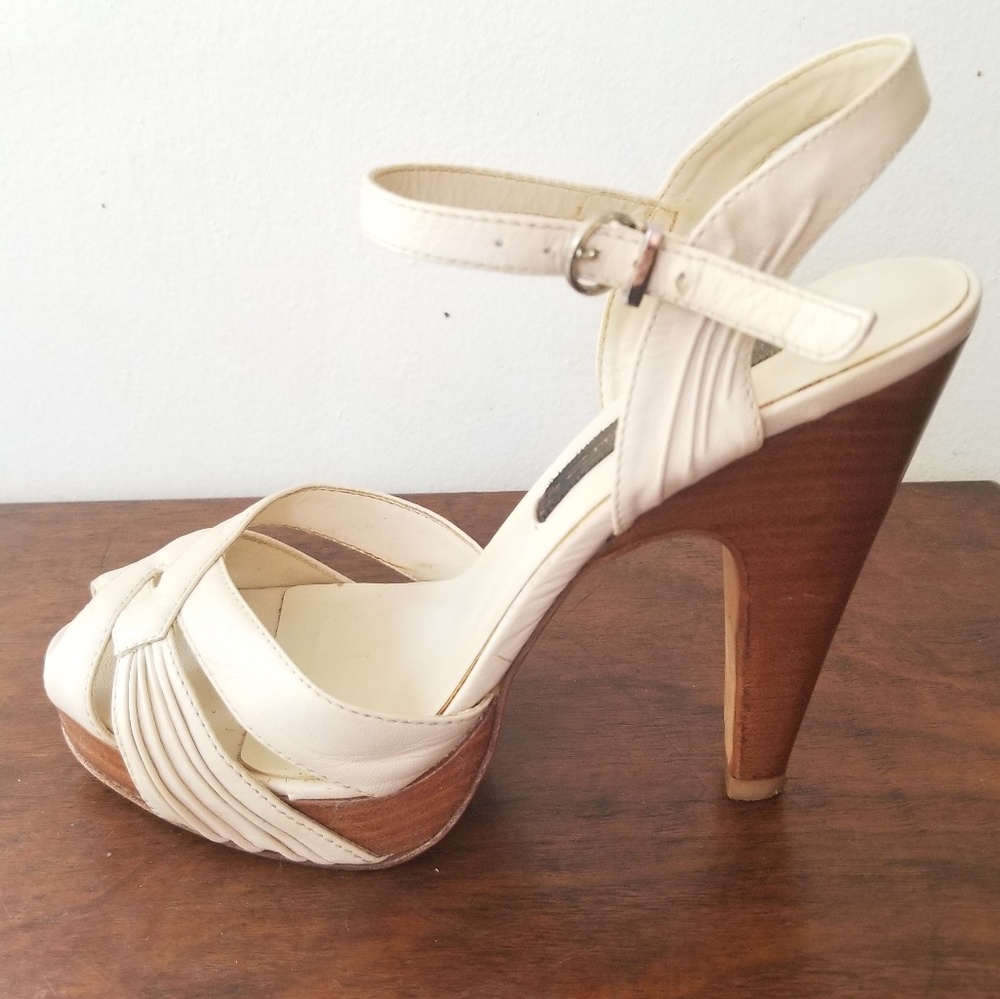 Steve by Steve Madden Ivory Wood Heels Sz7.5